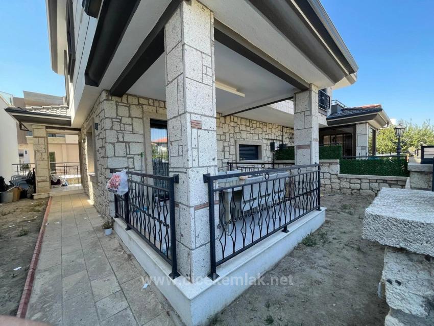3+1 Villa Zum Verkauf Im Stadtzentrum Von Seferihisar, Izmir