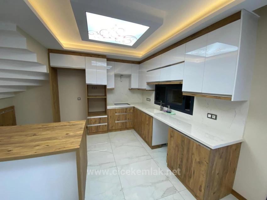 3+1 Villa Zum Verkauf Im Stadtzentrum Von Seferihisar, Izmir