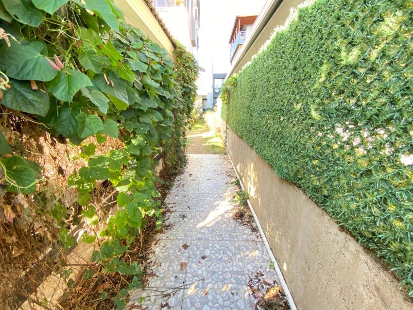 1+1 Wohnung Zum Verkauf In Doğanbey, Seferihisar, İzmir, 150 Meter Vom Meer Entfernt.