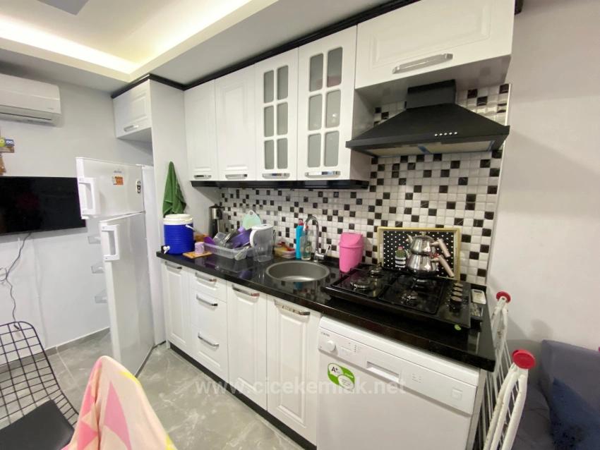 1+1 Wohnung Zum Verkauf In Doğanbey, Seferihisar, İzmir, 150 Meter Vom Meer Entfernt.