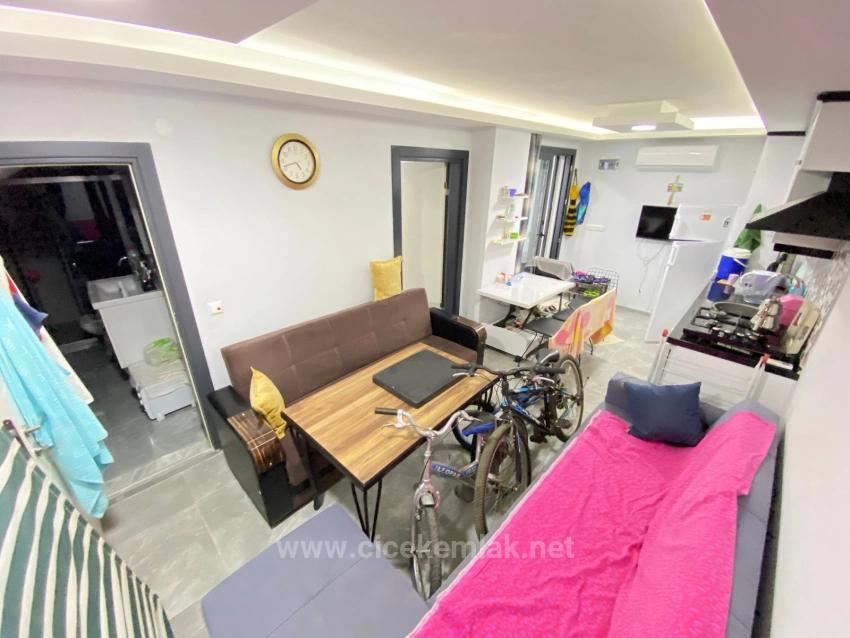 1+1 Wohnung Zum Verkauf In Doğanbey, Seferihisar, İzmir, 150 Meter Vom Meer Entfernt.