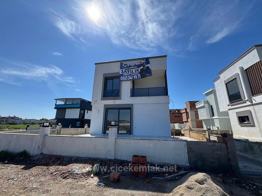 2+1 Freistehende Villa Zum Verkauf In Doğanbey, Seferihisar, İzmir