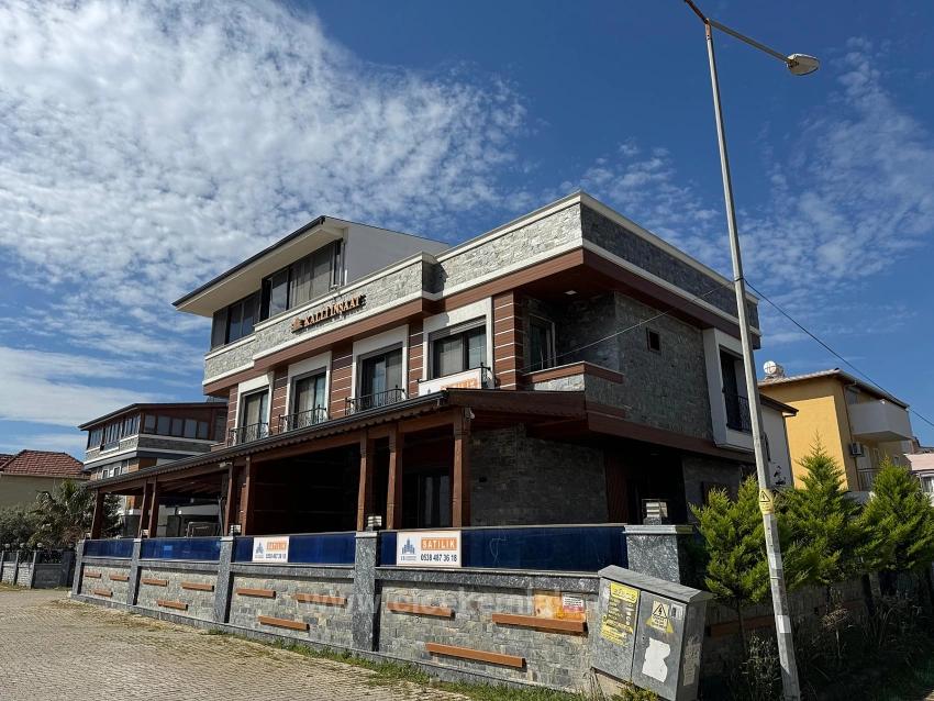 3+1 Villa Zum Verkauf Im Zentrum Von İzmir Seferihisar Ürkmez, Nur 40 Meter Vom Meer Entfernt