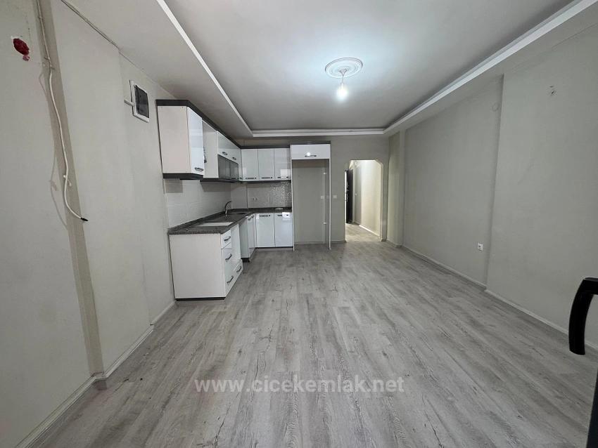 1+1 Wohnung Zum Verkauf In Ürkmez, Seferihisar, İzmir, 60 Meter Vom Meer Entfernt.