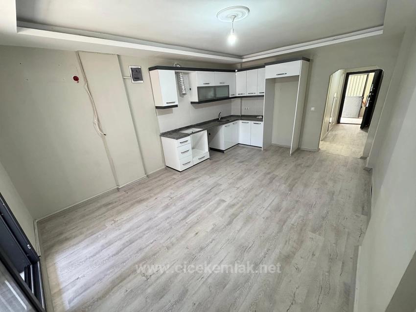 1+1 Wohnung Zum Verkauf In Ürkmez, Seferihisar, İzmir, 60 Meter Vom Meer Entfernt.
