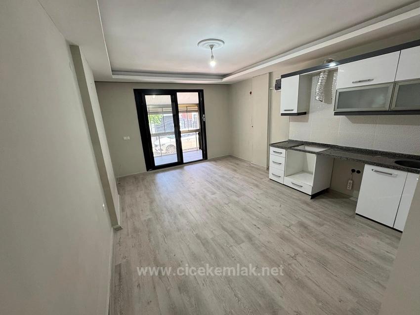 1+1 Wohnung Zum Verkauf In Ürkmez, Seferihisar, İzmir, 60 Meter Vom Meer Entfernt.