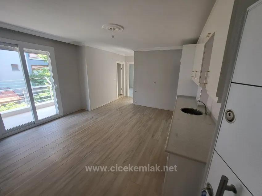 İzmir Seferihisar Ürkmez Zentrum Zu Verkaufen 2+1 Wohnung
