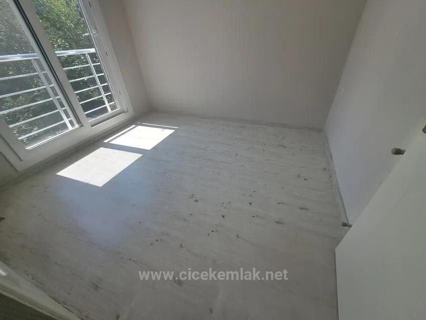 İzmir Seferihisar Ürkmez Zentrum Zu Verkaufen 2+1 Wohnung
