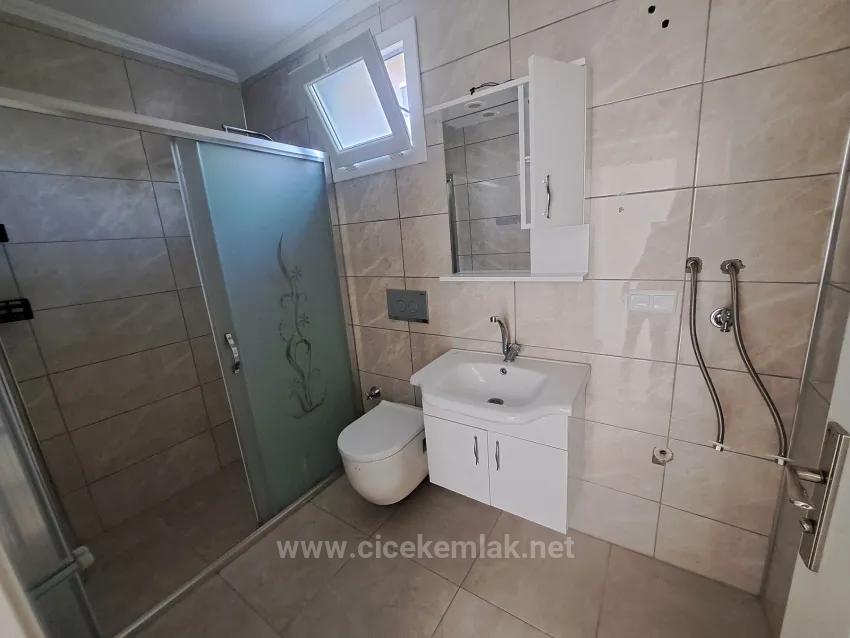 İzmir Seferihisar Ürkmez Zentrum Zu Verkaufen 2+1 Wohnung