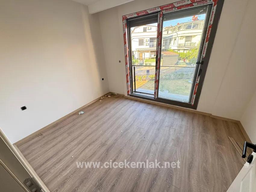 İzmir Seferihisar Ürkmez Zentrum In Einer Zum Verkauf Stehenden Anlage Mit Swimmingpool 3+1 Villa