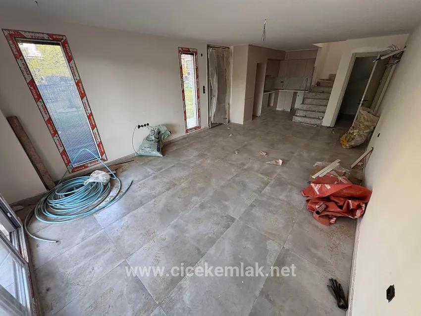 İzmir Seferihisar Ürkmez Zentrum In Der 3+1 Schwimmbad-villa Zum Verkauf