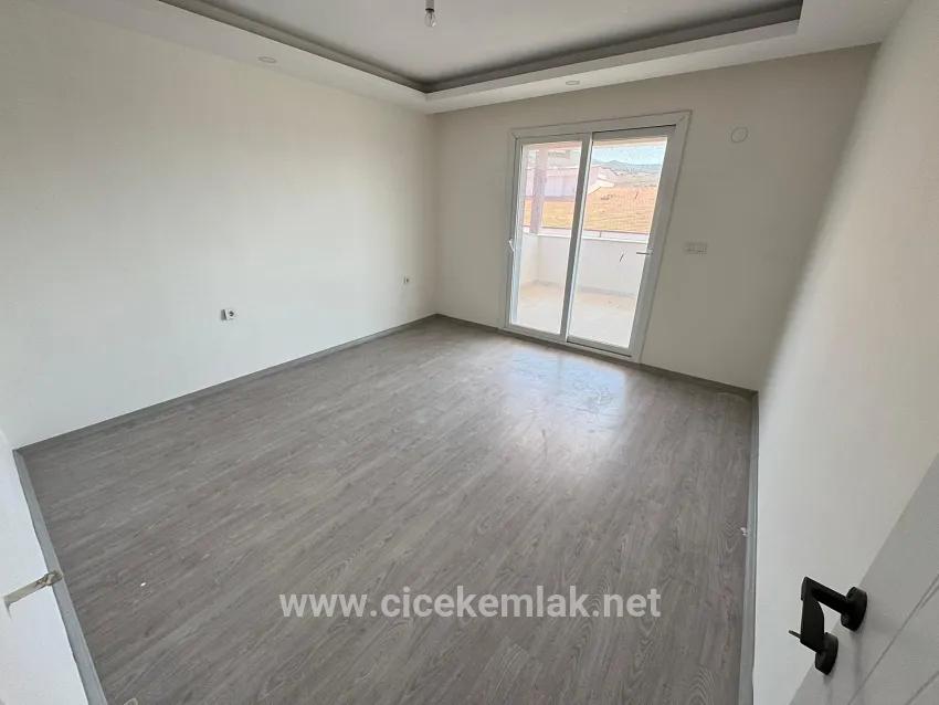 İzmir Seferihisar Ürkmez Zentrum Zu Verkaufen 4+1 Mit Aufzug Wohnung