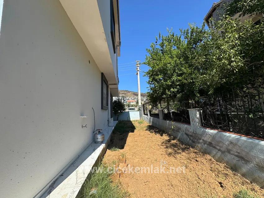 İzmir Seferihisar Atatürk Viertel In Baracken Voll Möbliertes 2+1 Villa Zum Verkauf