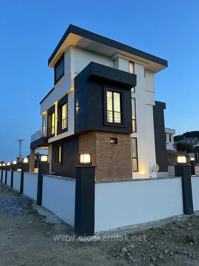 4+1-Zimmer Villa Zu Verkaufen in Atatürk Bz. Seferihisar Doğanbey - 320 m²