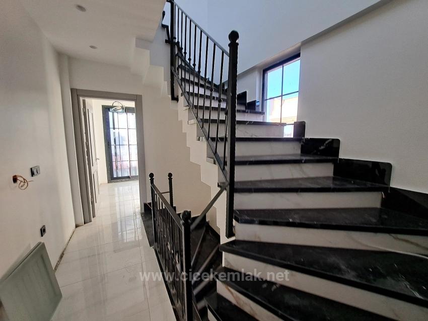 3+1 Villa Mit Pool Zum Verkauf In Gümüldür, Menderes, İzmir