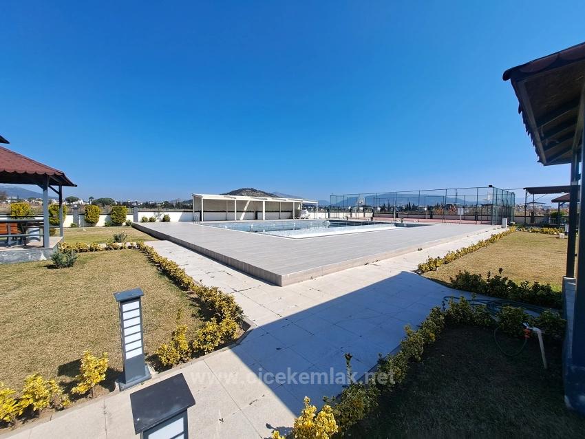 1+1-Apartment Zum Verkauf In Einer Anlage Mit Swimmingpool In Doğanbey, Seferihisar, İzmir