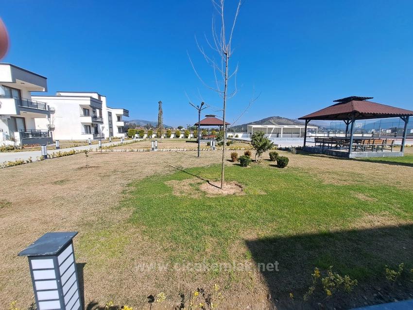1+1-Apartment Zum Verkauf In Einer Anlage Mit Swimmingpool In Doğanbey, Seferihisar, İzmir