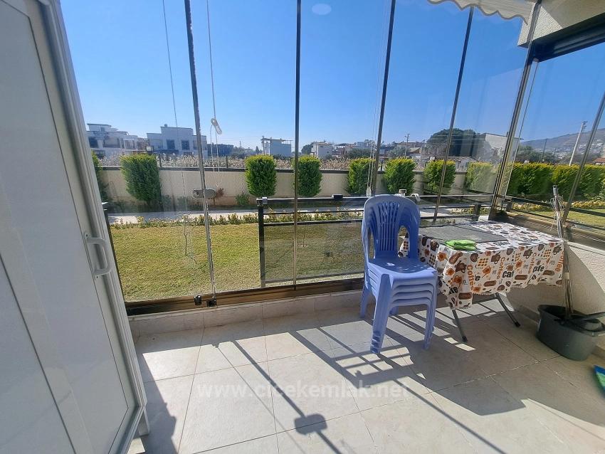 1+1-Apartment Zum Verkauf In Einer Anlage Mit Swimmingpool In Doğanbey, Seferihisar, İzmir