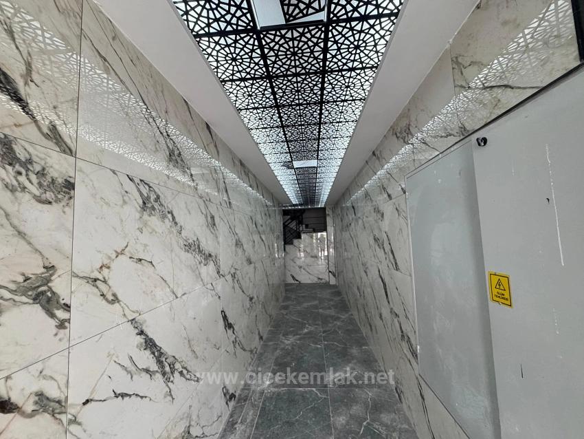 1+1 Wohnung Zum Verkauf In Ürkmez, Seferihisar, İzmir, 50 Meter Vom Meer Entfernt.