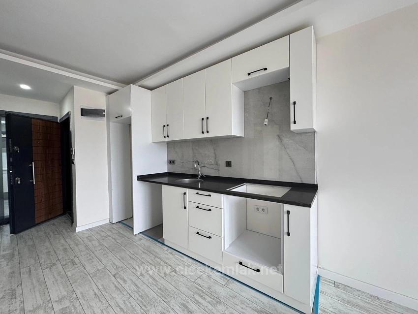 1+1 Wohnung Zum Verkauf In Ürkmez, Seferihisar, İzmir, 50 Meter Vom Meer Entfernt.