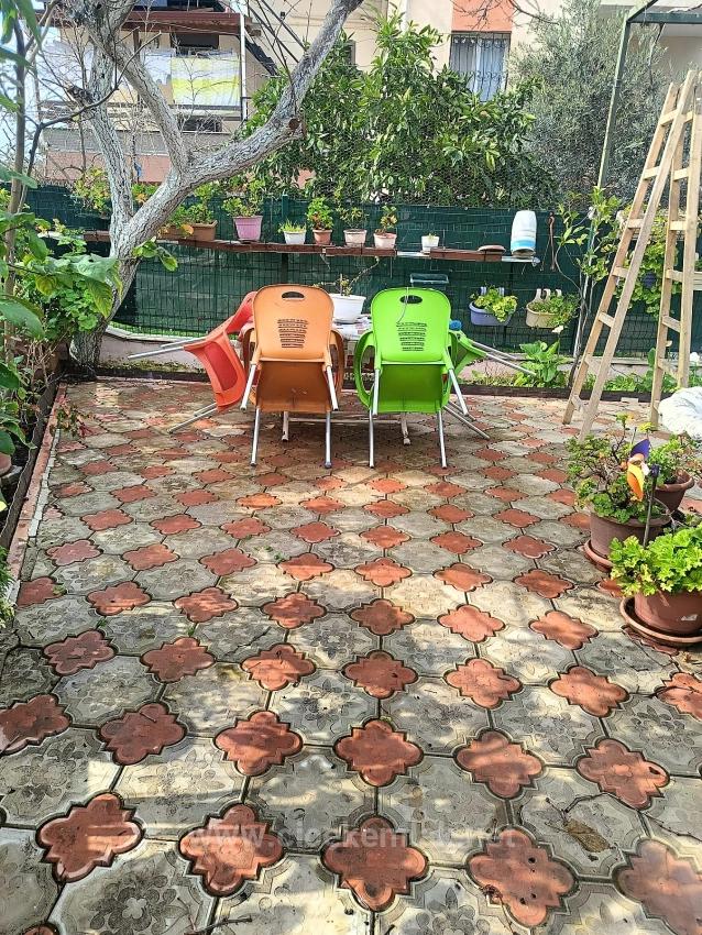 2+1 Wohnung Mit Garten Zum Verkauf Im Zentrum Von Izmir Seferihisar Ürkmez