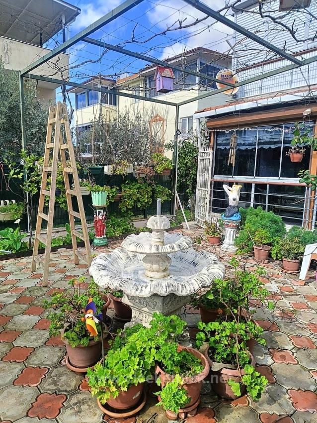 2+1 Wohnung Mit Garten Zum Verkauf Im Zentrum Von Izmir Seferihisar Ürkmez