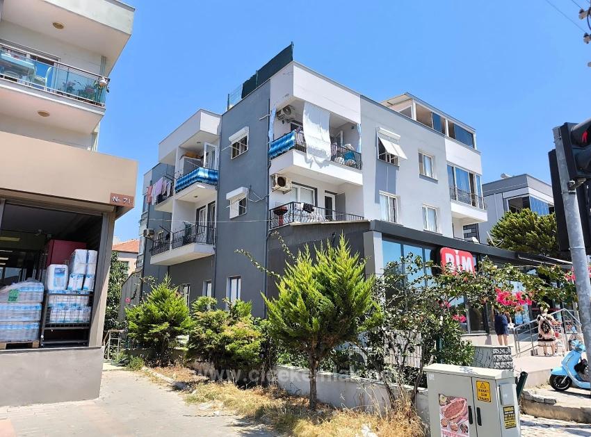 2+1 Wohnung Zum Verkauf Im Zentrum Von Ürkmez, Seferihisar, İzmir, Nur 150 Meter Vom Meer Entfernt.