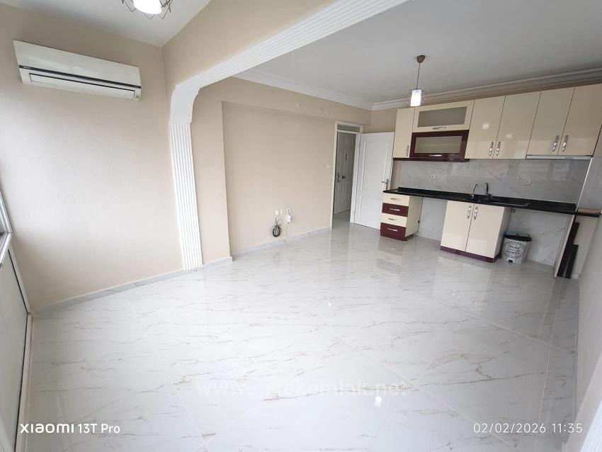 2+1 Wohnung Zum Verkauf Im Zentrum Von Ürkmez, Seferihisar, İzmir, Nur 150 Meter Vom Meer Entfernt.