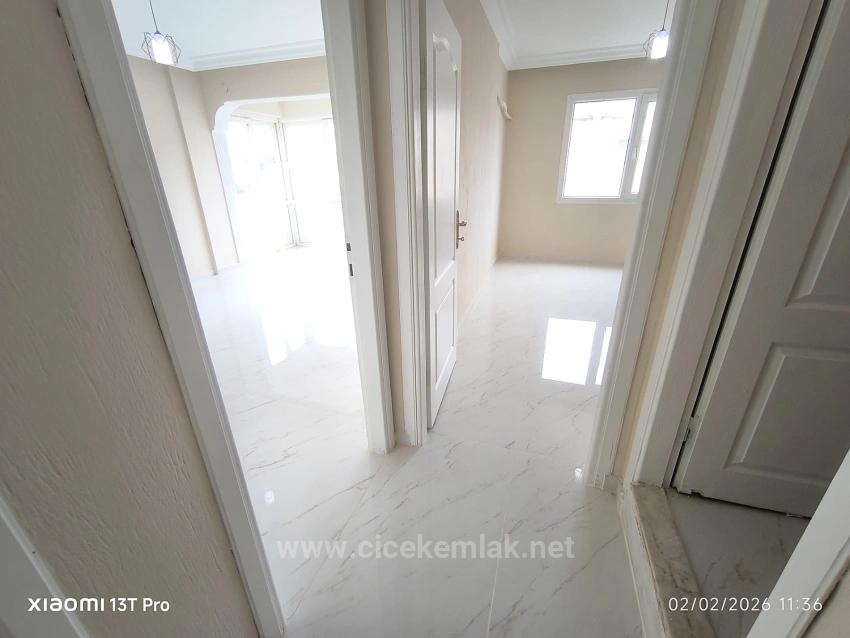 2+1 Wohnung Zum Verkauf Im Zentrum Von Ürkmez, Seferihisar, İzmir, Nur 150 Meter Vom Meer Entfernt.