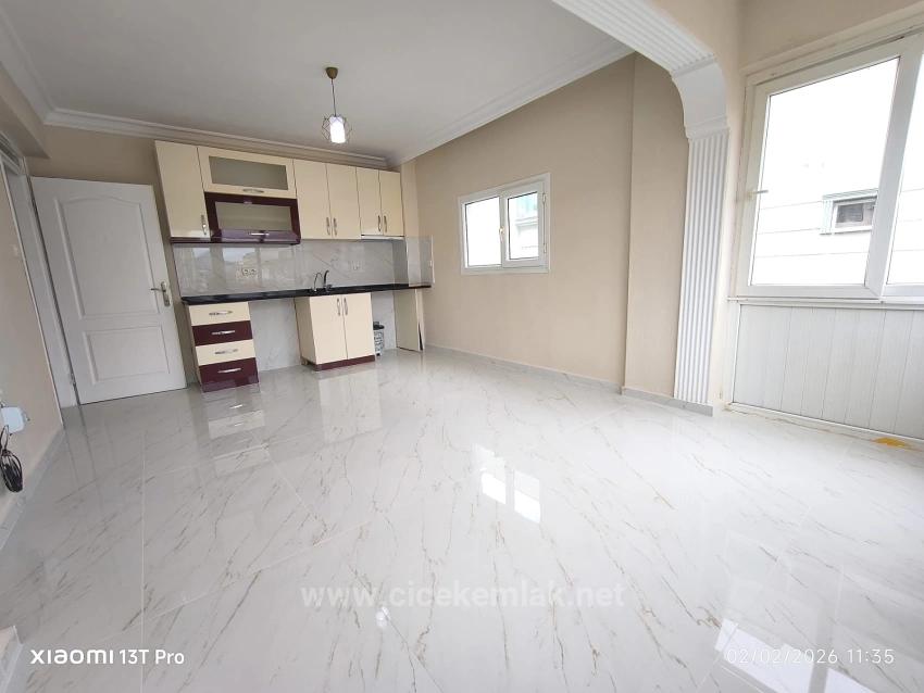 2+1 Wohnung Zum Verkauf Im Zentrum Von Ürkmez, Seferihisar, İzmir, Nur 150 Meter Vom Meer Entfernt.