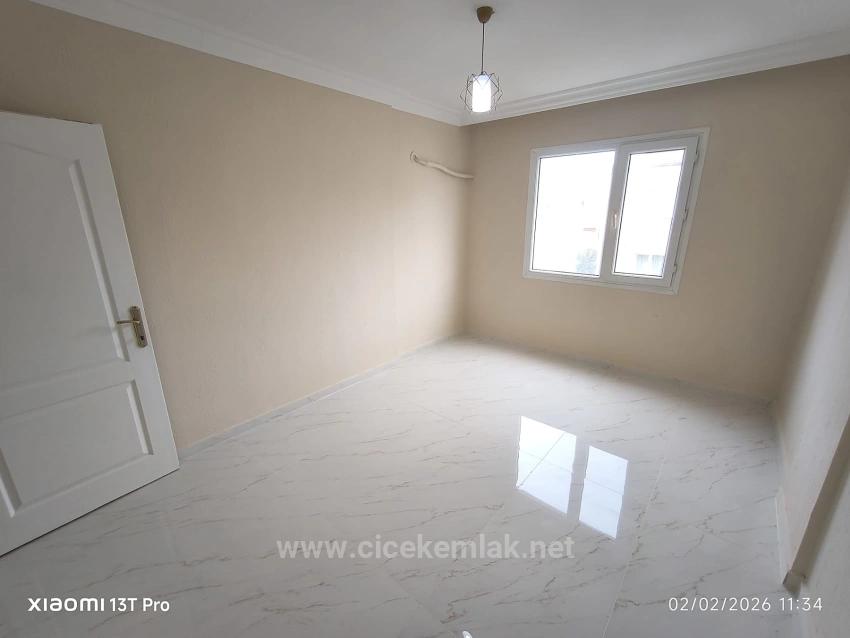 2+1 Wohnung Zum Verkauf Im Zentrum Von Ürkmez, Seferihisar, İzmir, Nur 150 Meter Vom Meer Entfernt.