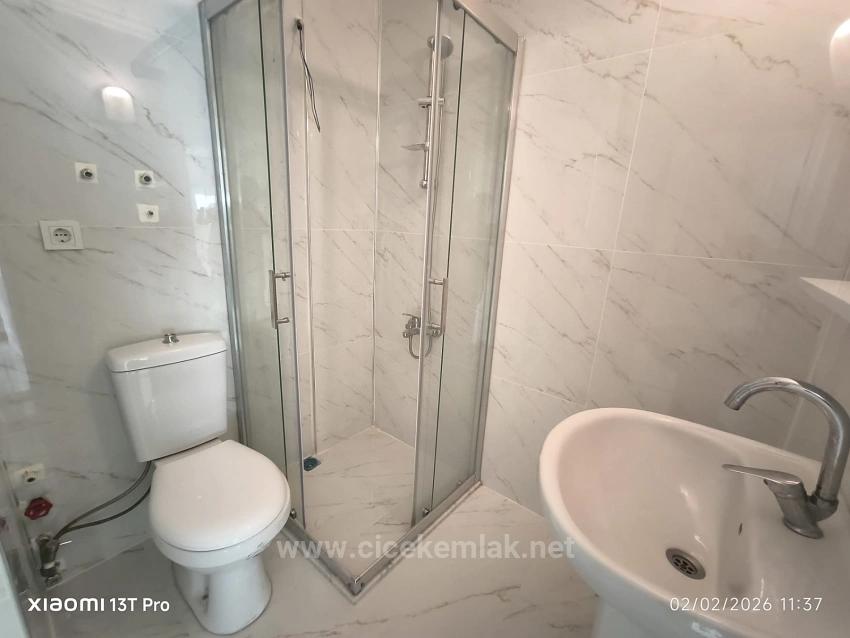 2+1 Wohnung Zum Verkauf Im Zentrum Von Ürkmez, Seferihisar, İzmir, Nur 150 Meter Vom Meer Entfernt.