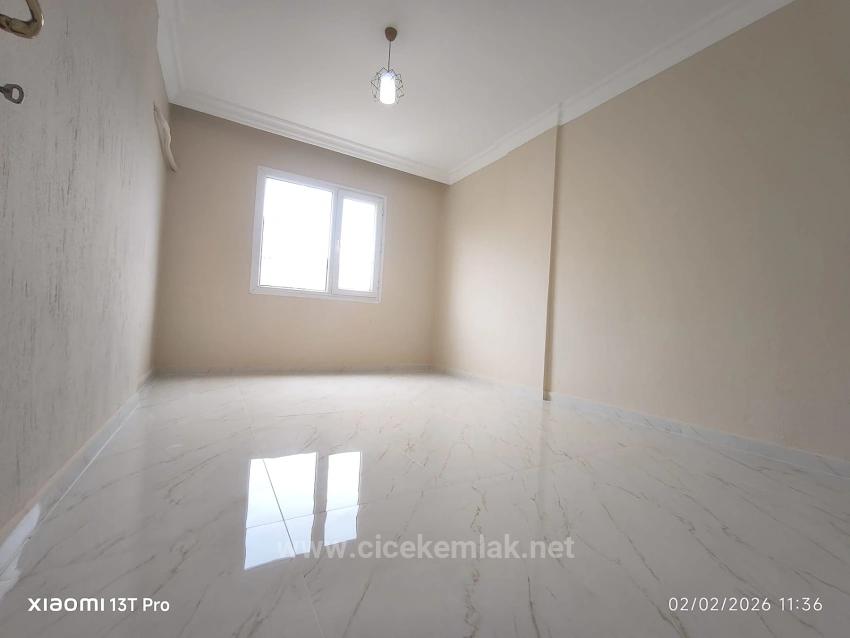 2+1 Wohnung Zum Verkauf Im Zentrum Von Ürkmez, Seferihisar, İzmir, Nur 150 Meter Vom Meer Entfernt.