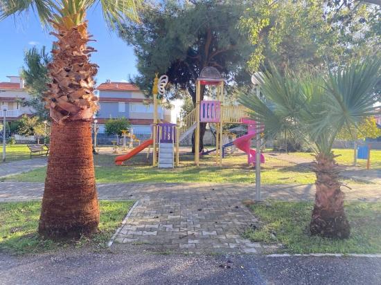 1+1 Wohnung Zum Verkauf In Doğanbey, Seferihisar, İzmir, 150 Meter Vom Meer Entfernt.