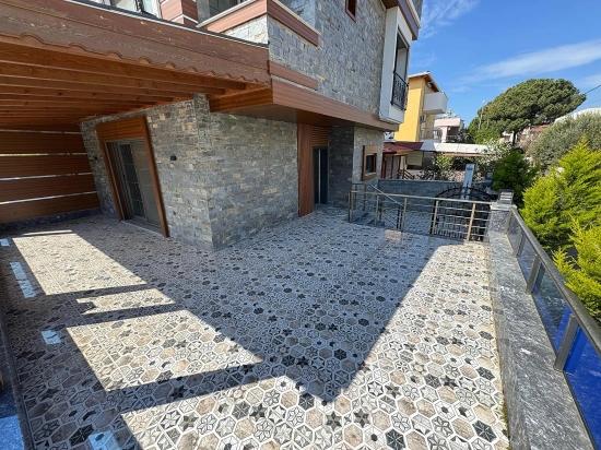 3+1 Villa Zum Verkauf Im Zentrum Von İzmir Seferihisar Ürkmez, Nur 40 Meter Vom Meer Entfernt