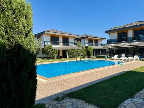İzmir Seferihisar Doğanbey'de Satılık Schwimmbad Mit Site Innerhalb 3+1 Villa