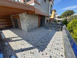 3+1 Villa Zum Verkauf Im Zentrum Von İzmir Seferihisar Ürkmez, Nur 40 Meter Vom Meer Entfernt