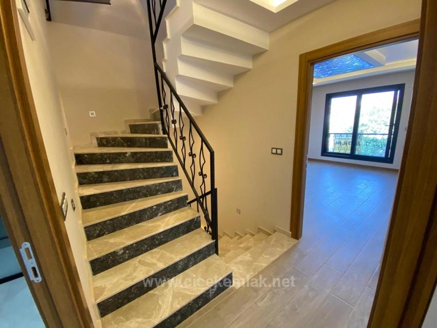 3+1 Villa For Sale In Seferihisar City Center, Izmir