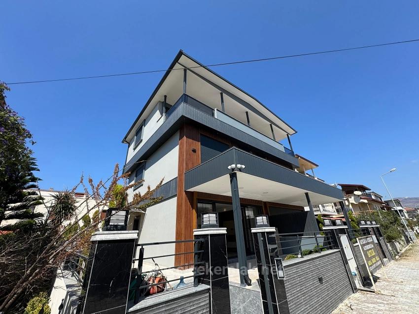 3+1 Villa For Sale In Ürkmez, Seferihisar, İzmir, Just 40 Meters From The Sea.