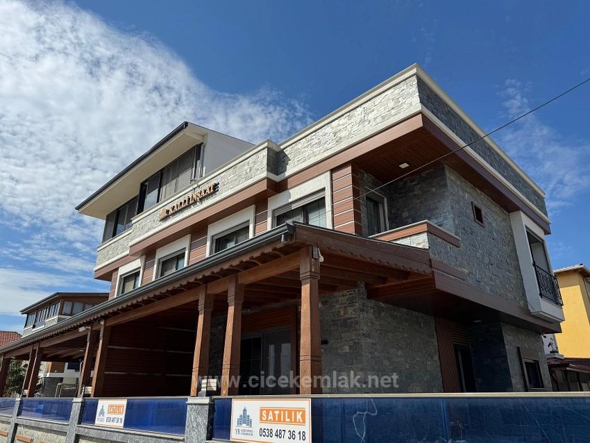 3+1 Villa For Sale In İzmir Seferihisar Ürkmez Center, Only 40 Meters To The Sea