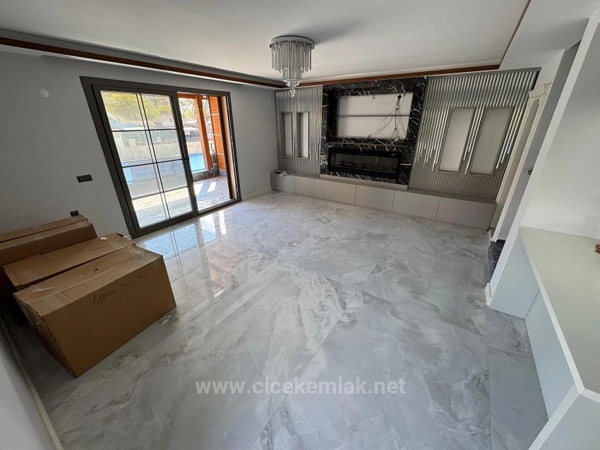 3+1 Villa For Sale In İzmir Seferihisar Ürkmez Center, Only 40 Meters To The Sea
