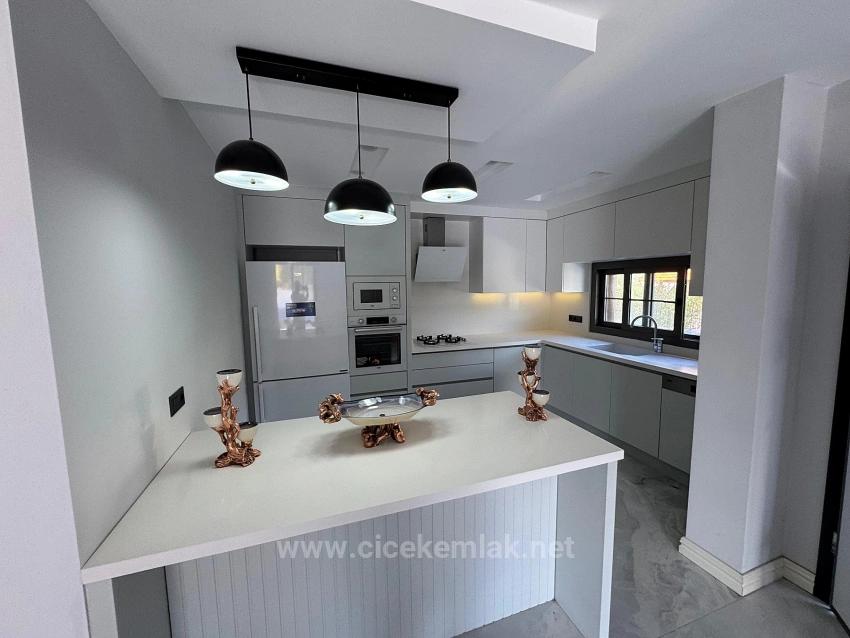 3+1 Villa For Sale In İzmir Seferihisar Ürkmez Center, Only 40 Meters To The Sea