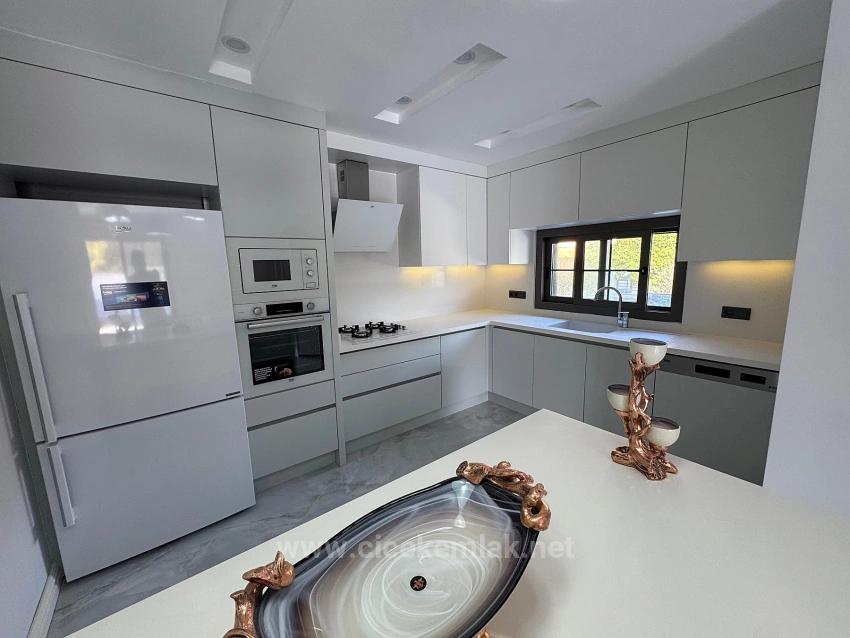 3+1 Villa For Sale In İzmir Seferihisar Ürkmez Center, Only 40 Meters To The Sea