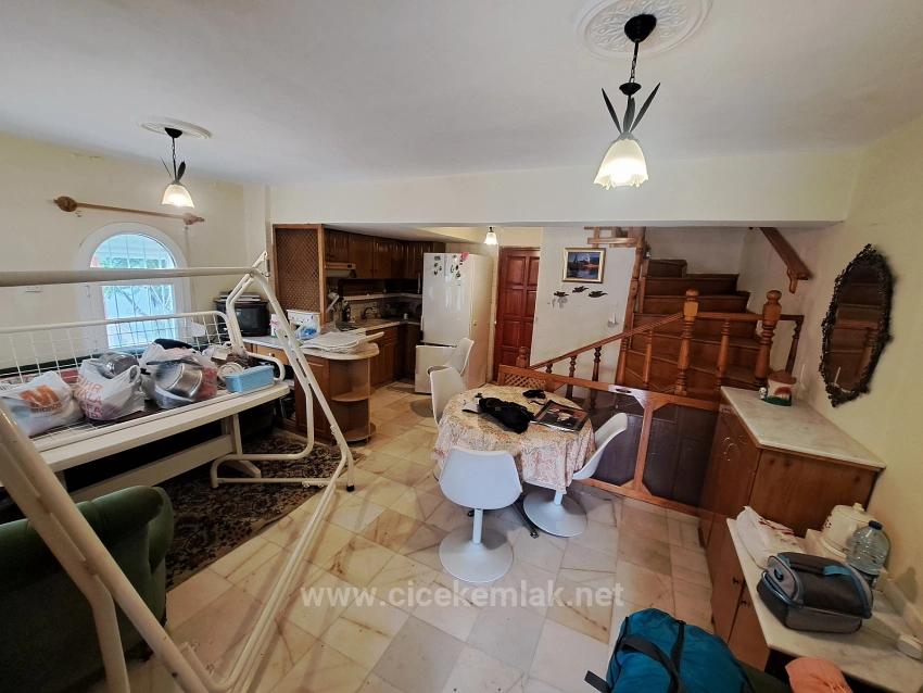 4+1 Villa For Sale In A Gated Community With Pool In Doğanbey, Seferihisar, İzmir