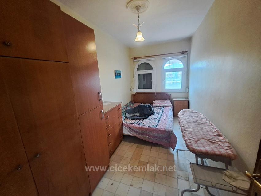 4+1 Villa For Sale In A Gated Community With Pool In Doğanbey, Seferihisar, İzmir