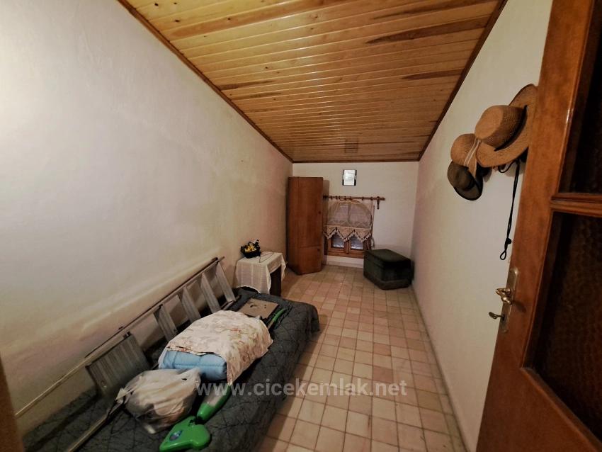4+1 Villa For Sale In A Gated Community With Pool In Doğanbey, Seferihisar, İzmir