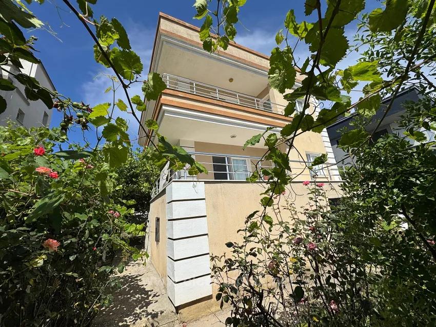 Izmir Seferihisar Atatürk Neighbourhood Has A 3+1 Villa For Sale