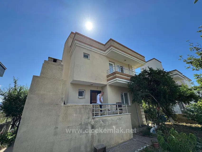 Izmir Seferihisar Atatürk Neighbourhood Has A 3+1 Villa For Sale