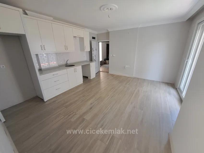Izmir Seferihisar Ürkmez Centre For Sale 2+1 Flat