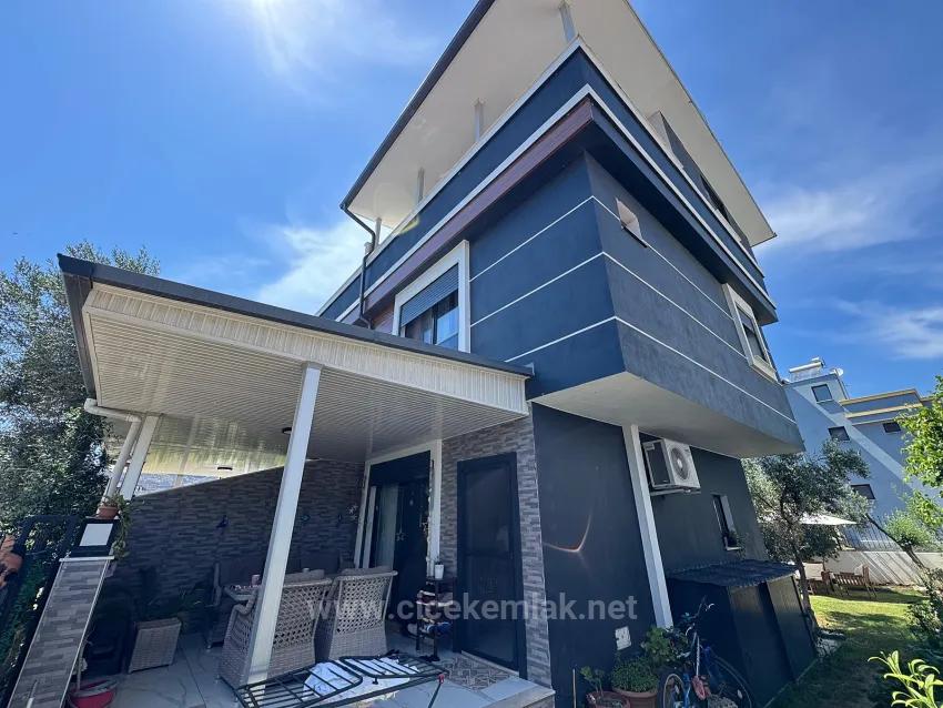 3+1 Bedroom Villa For Sale in Cumhuriyet Nbh. Seferihisar Doğanbey - 160 m²